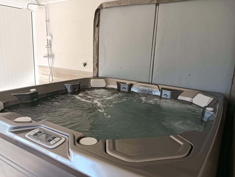 Hot Tub, Spa and wellness centre/facilities
