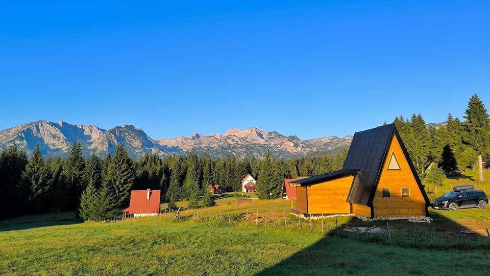 Property building, Nearby landmark, Day, Natural landscape, Mountain view