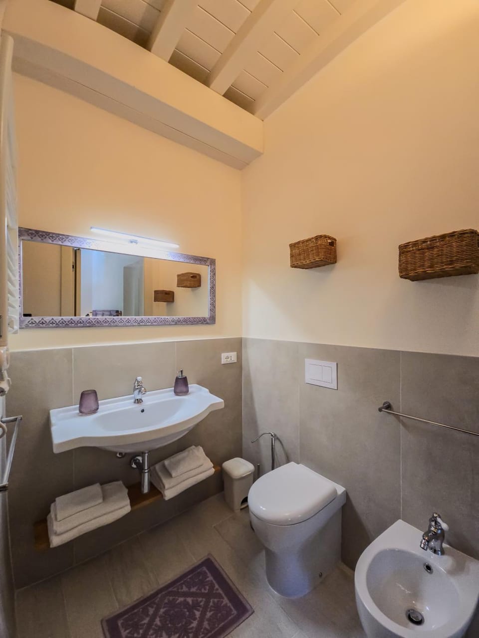 Toilet, Bathroom, bidet, towels