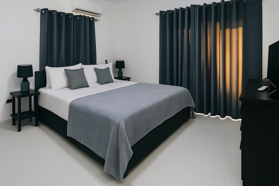 Bed, Photo of the whole room, Bedroom