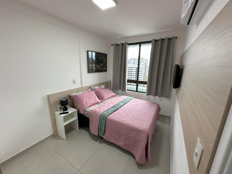 Bed, TV and multimedia, Photo of the whole room, Bedroom, towels