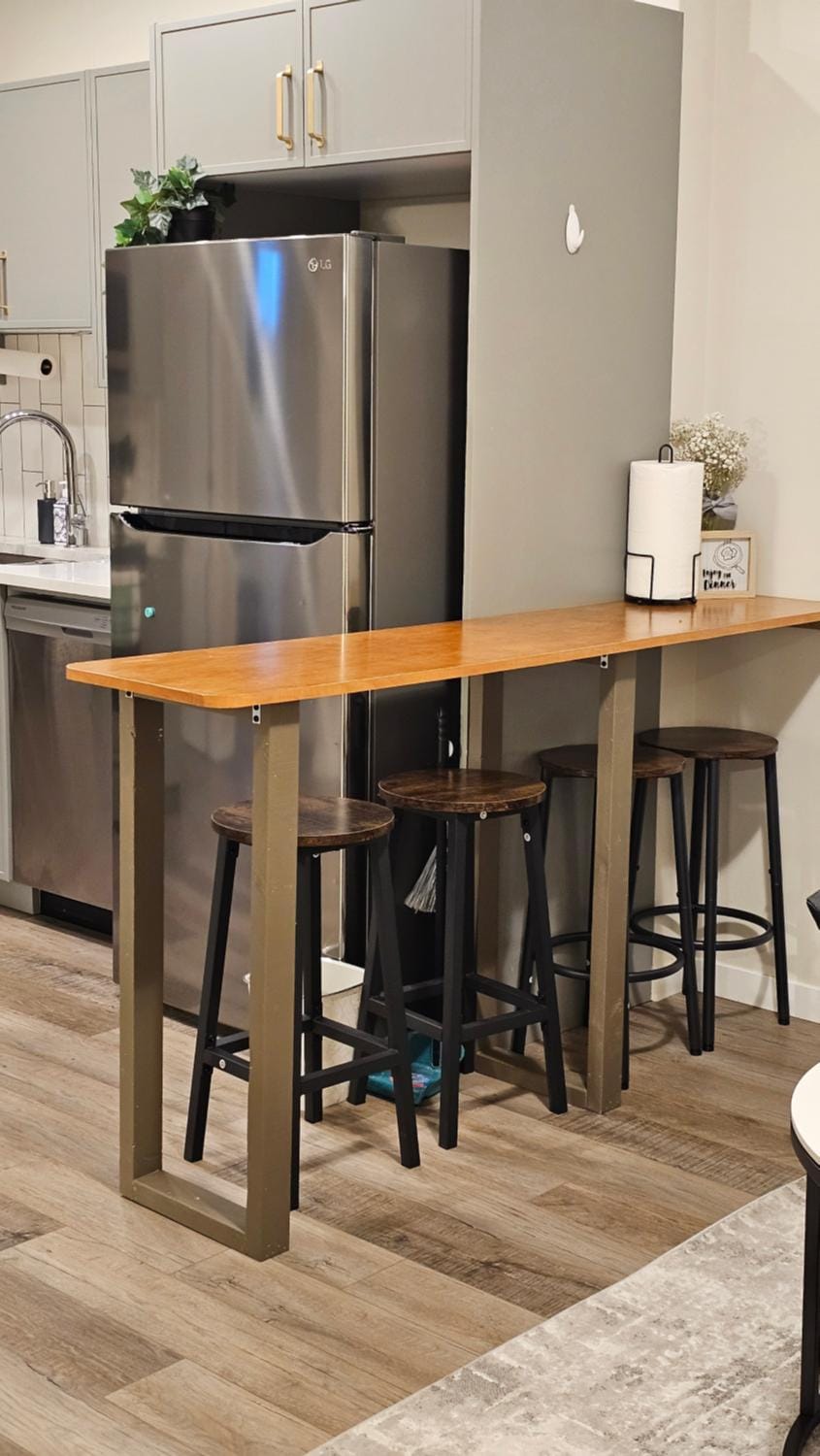 Modern Suite - Separate Entry - Self Check-In Apartment in Calgary