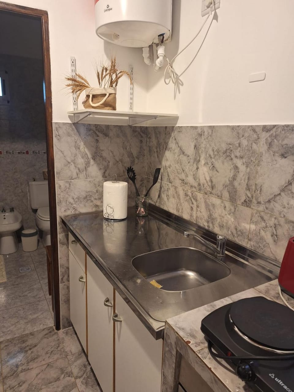 Kitchen or kitchenette