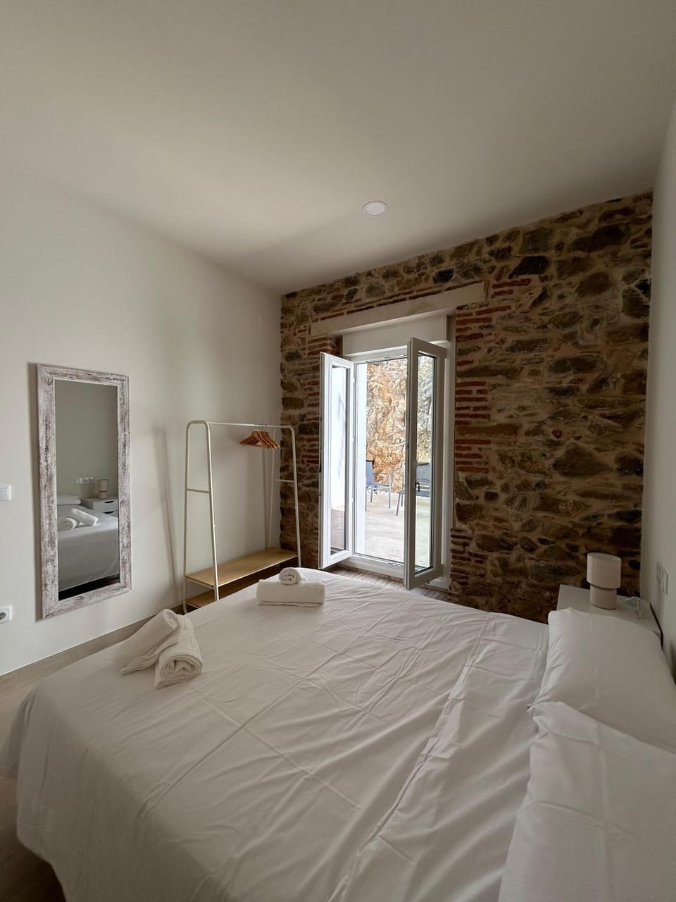 Apartamentos Puerta los Castañares B Apartment in Sierra Norte de Sevilla