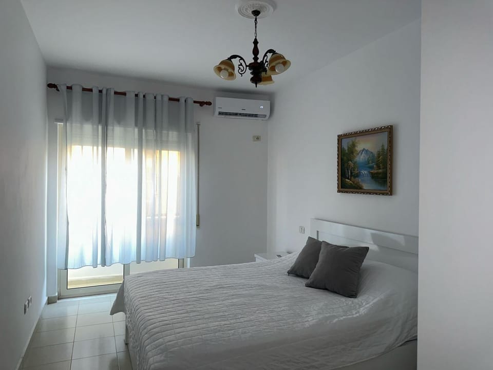 Photo of the whole room, Bedroom, air conditioner