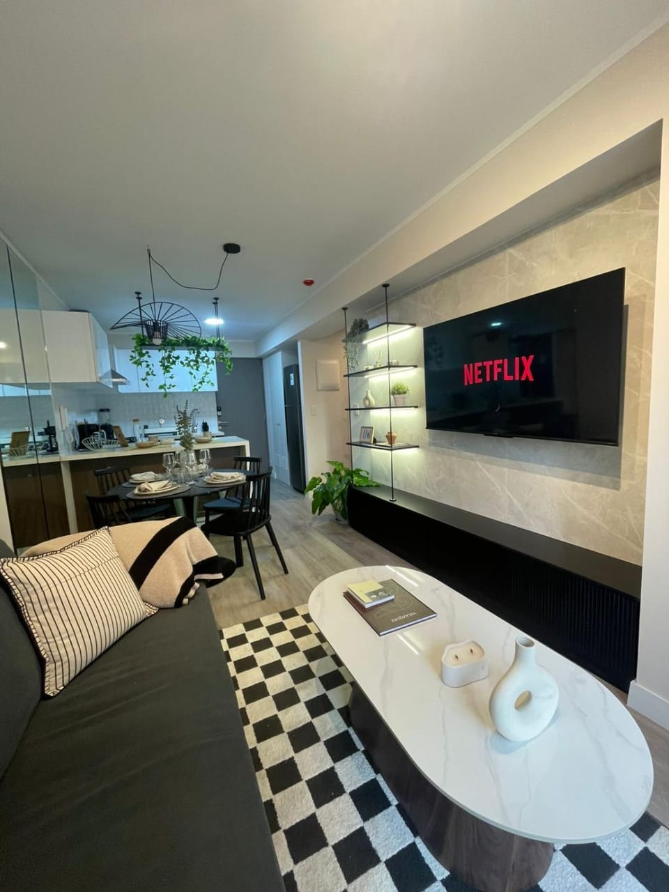 TV and multimedia, Living room, Seating area, Dining area