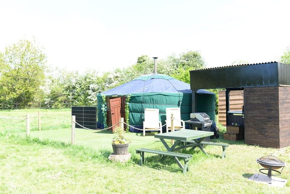 Natural landscape, BBQ facilities, Hot Tub, Garden view