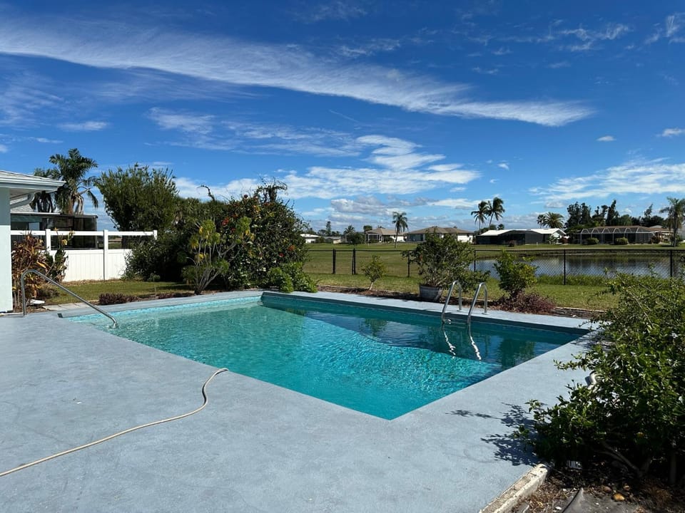 "Luxurious 4-Bed Furnished Home with Pool" House in Rotonda West
