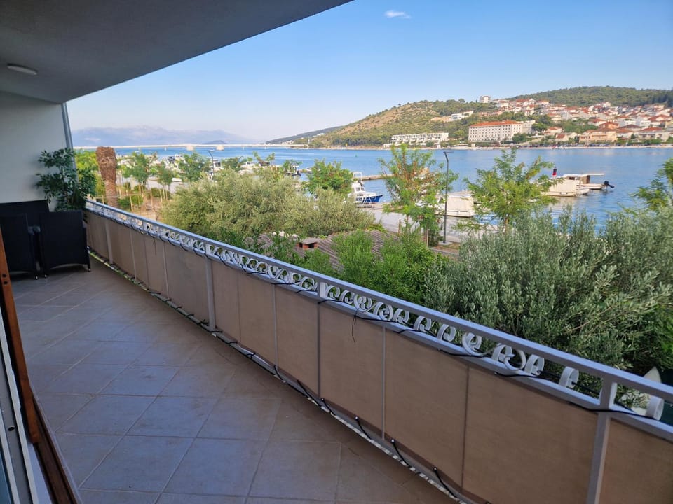 Apartment Sea Breeze Apartment in Trogir