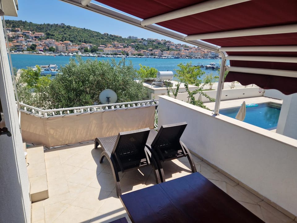 Apartment Sea Breeze Apartment in Trogir