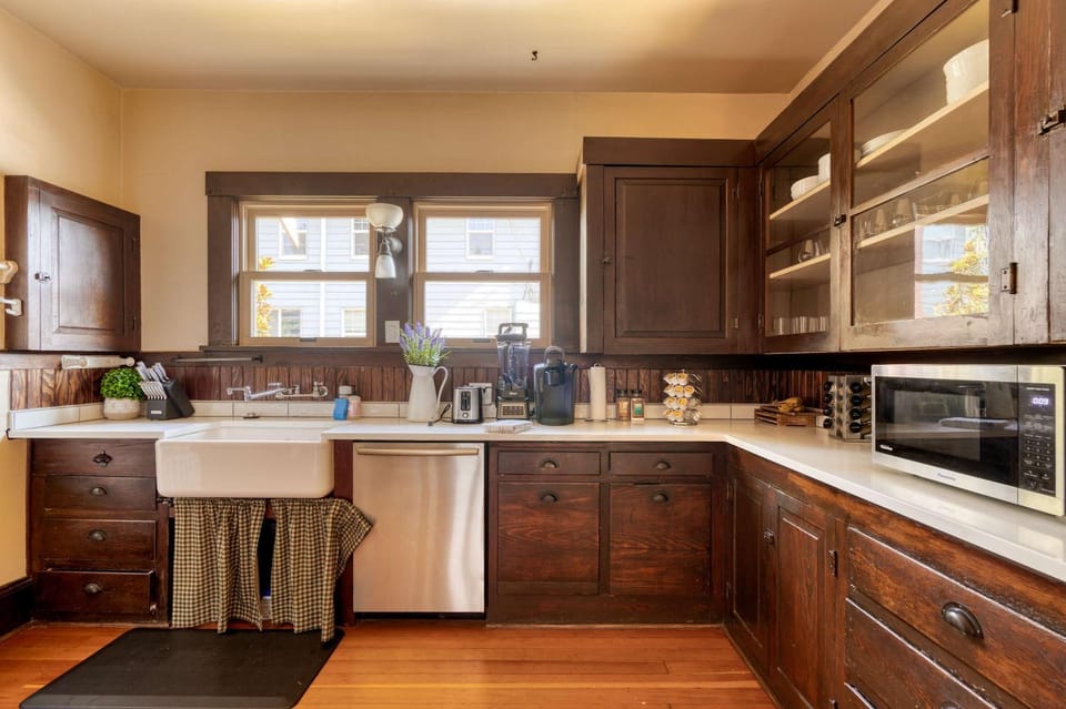 Spacious Group Retreat - 5BR - Sleeps 12 House in Portland