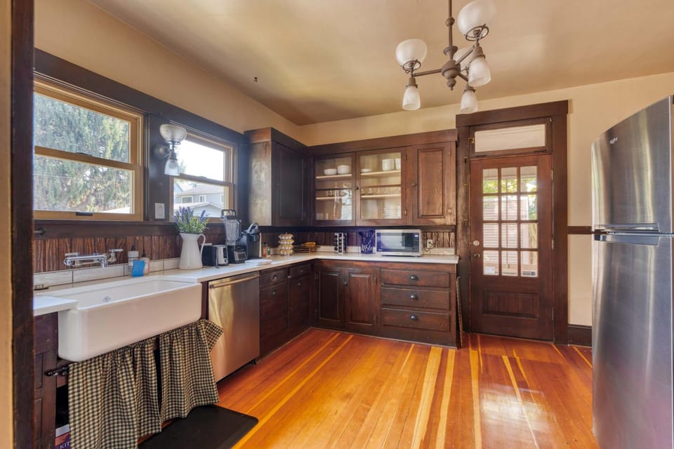 Spacious Group Retreat - 5BR - Sleeps 12 House in Portland