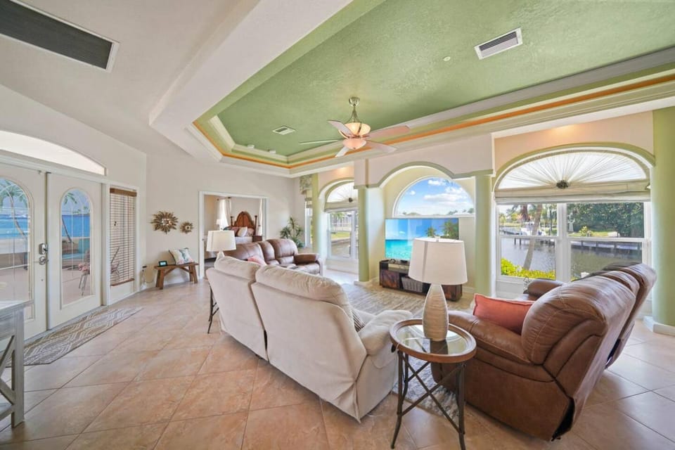 Waterfront home Wcourtyard pool House in Charlotte Park