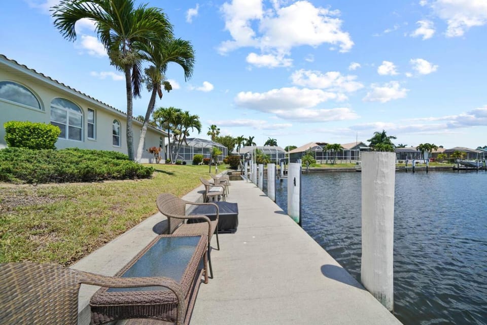 Waterfront home Wcourtyard pool House in Charlotte Park