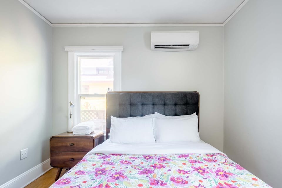Stay Portland - Alberta Arts Haven - 2BR - 4 Guests - Walk to Eats House in Portland