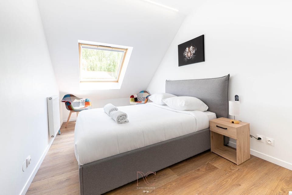 Bed, Photo of the whole room, Bedroom