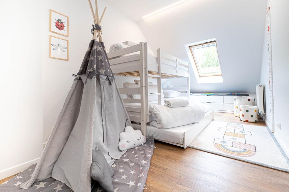 Bed, Photo of the whole room, bunk bed