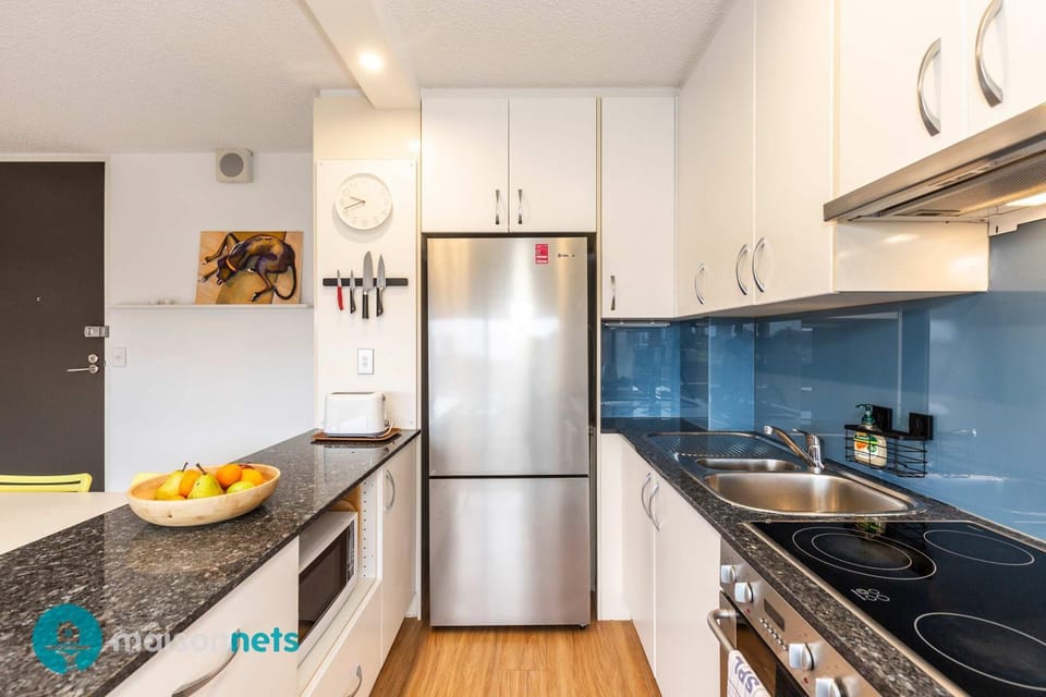 Kitchen or kitchenette, Food and drinks, Food, dishwasher, stove, toaster