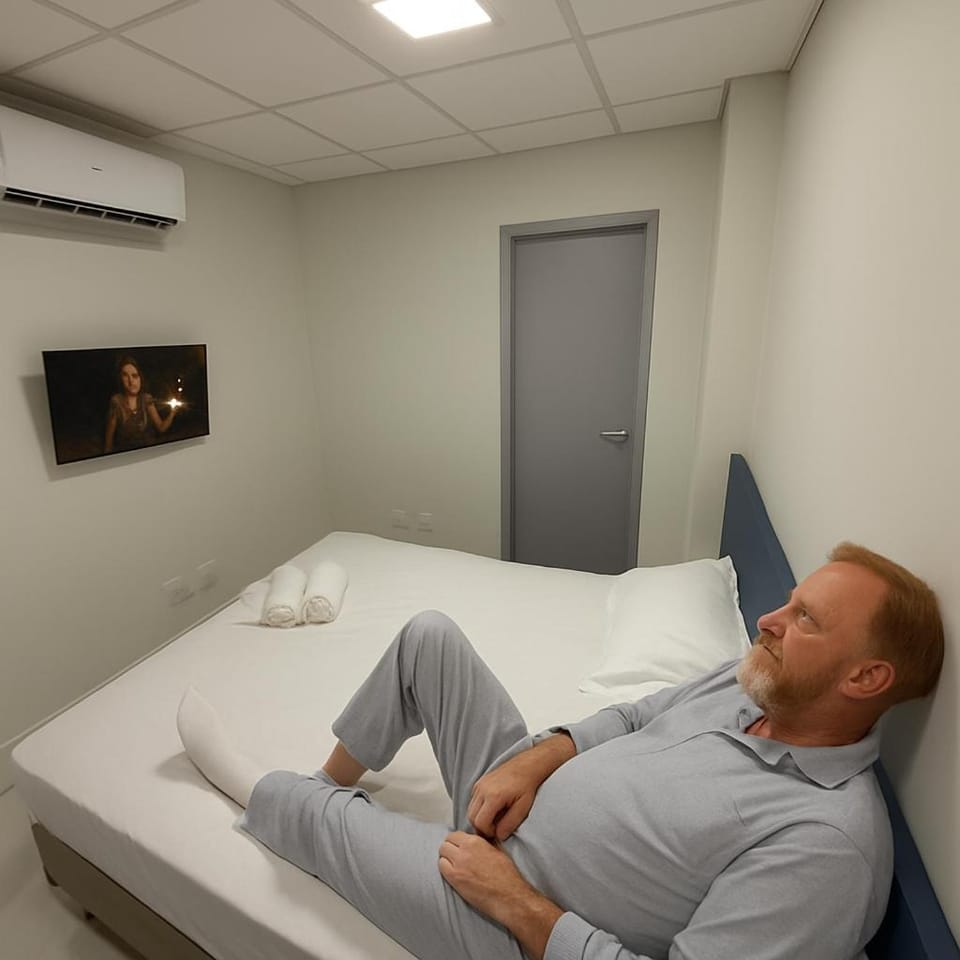 Bed, TV and multimedia, Bedroom, air conditioner