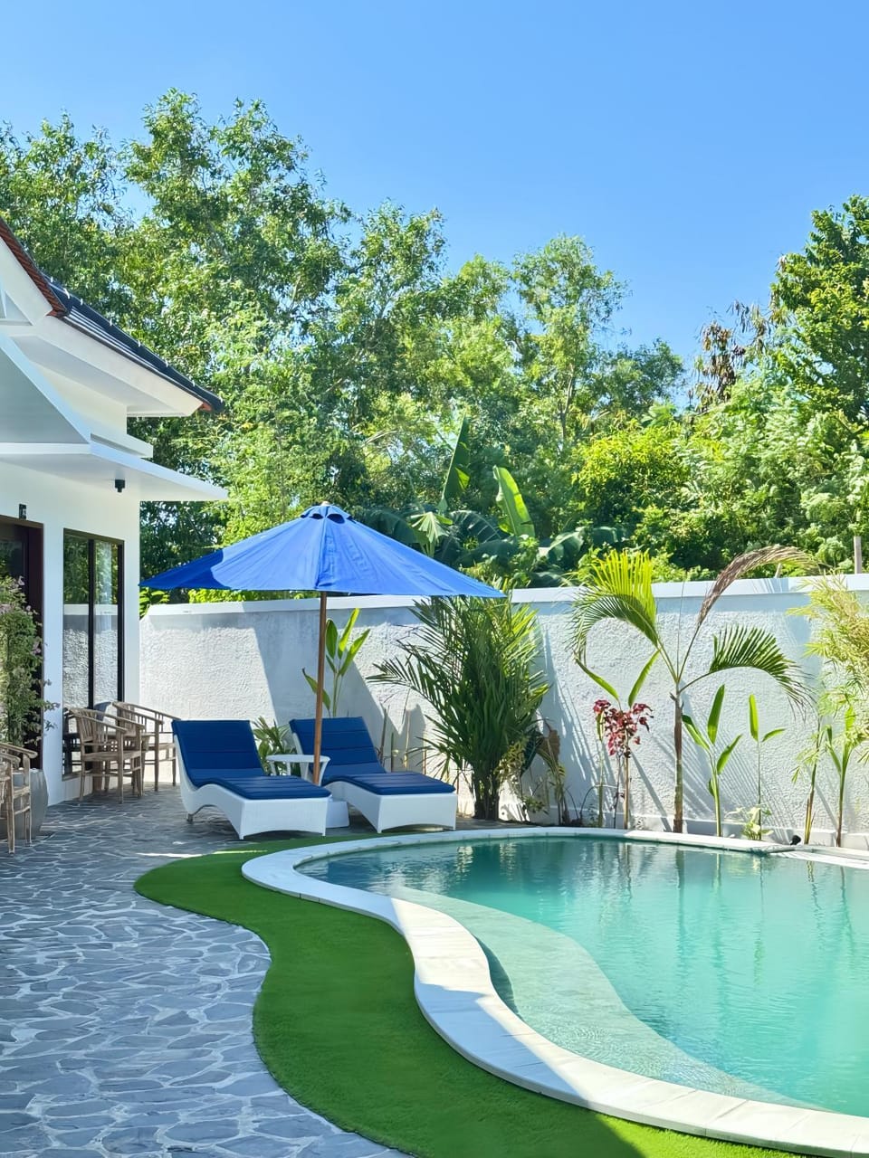 Property building, Patio, Day, Swimming pool