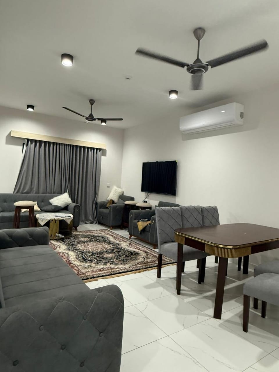 شقة من ثلاث غرف في مجمع مروج الزين في صلالة Apartment in Oman