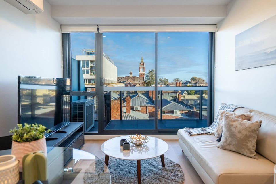 View (from property/room), Balcony/Terrace, Living room, Seating area