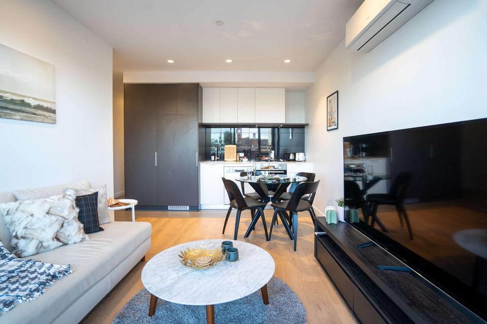 Kitchen or kitchenette, Living room, Seating area, Dining area