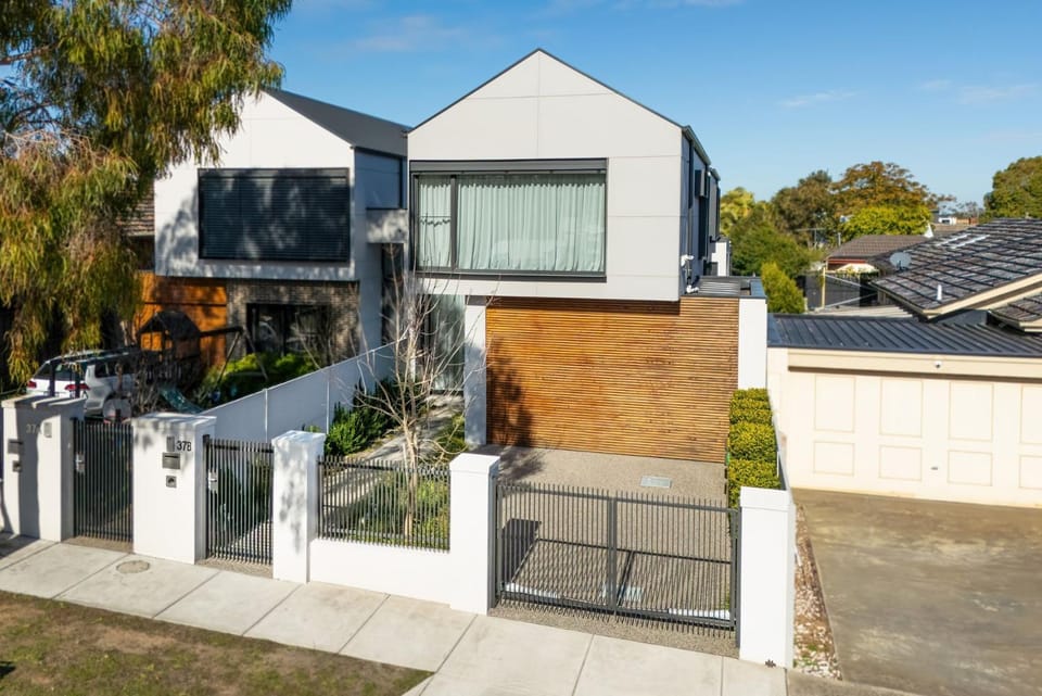 The Executive in Caulfield South House in Melbourne