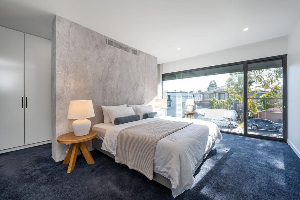 The Executive in Caulfield South House in Melbourne