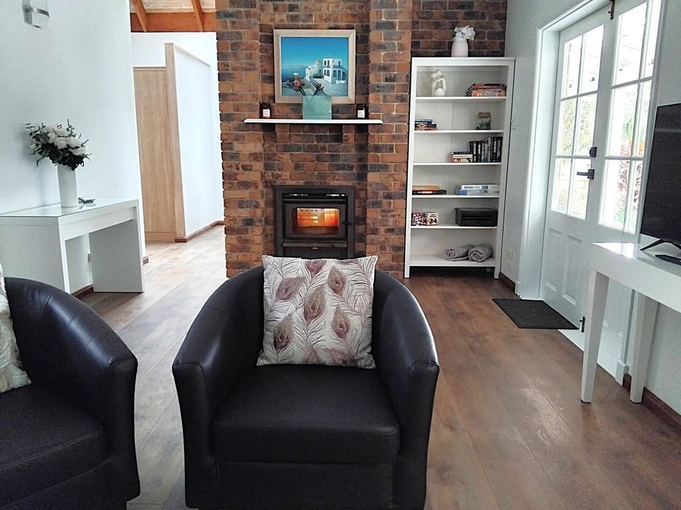 TV and multimedia, Living room, Seating area, fireplace