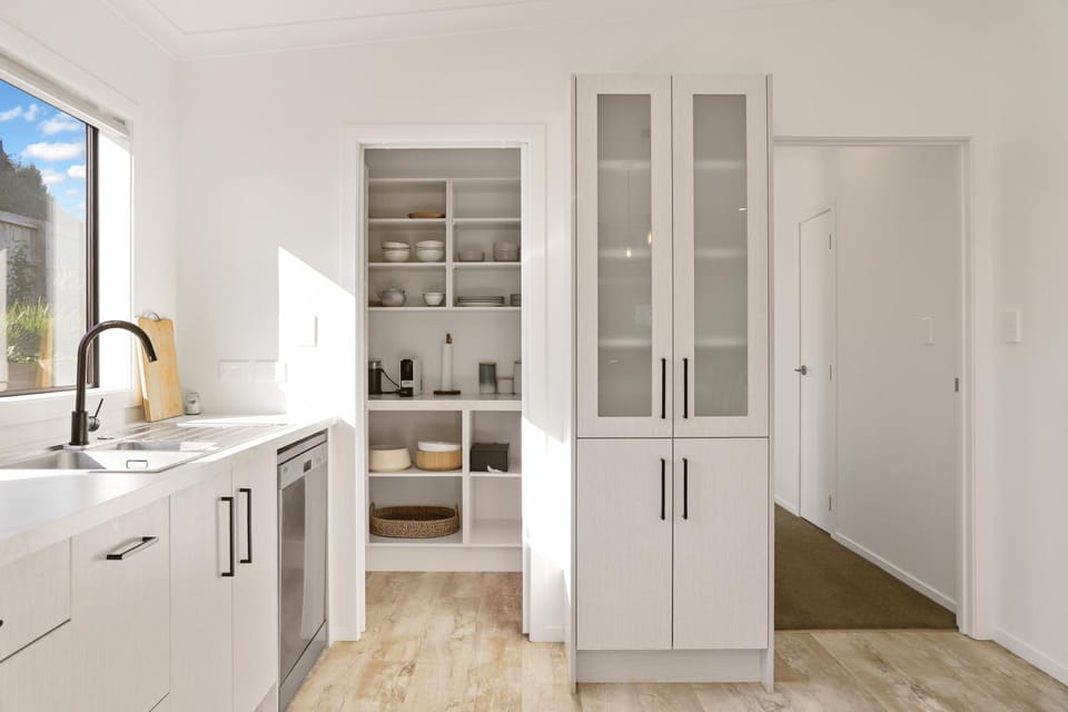 Hosts on the Coast Cooks Coastal Comfort House in Auckland Region