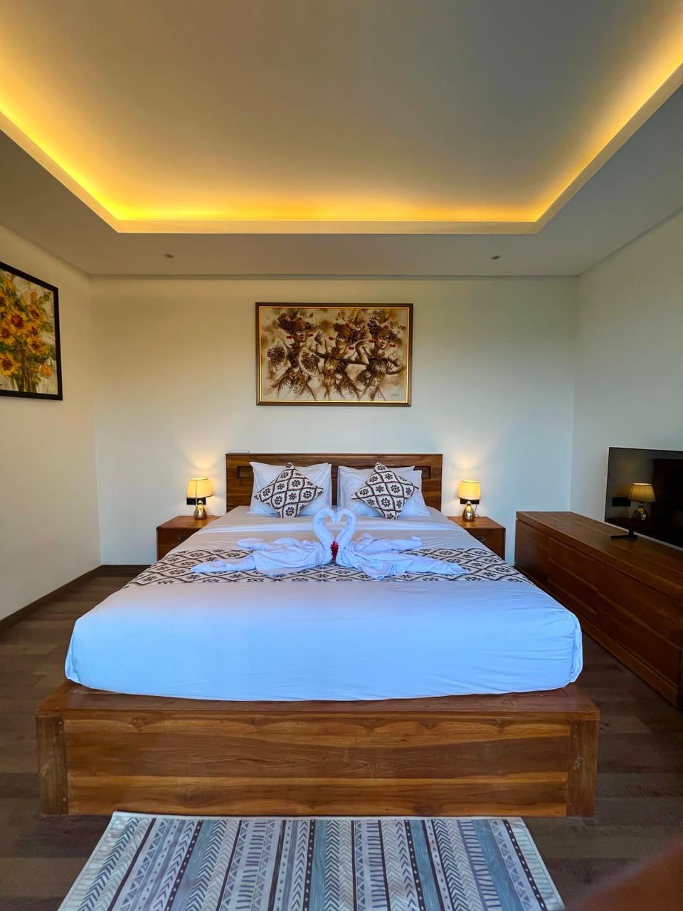 Bed, TV and multimedia, Photo of the whole room, Bedroom