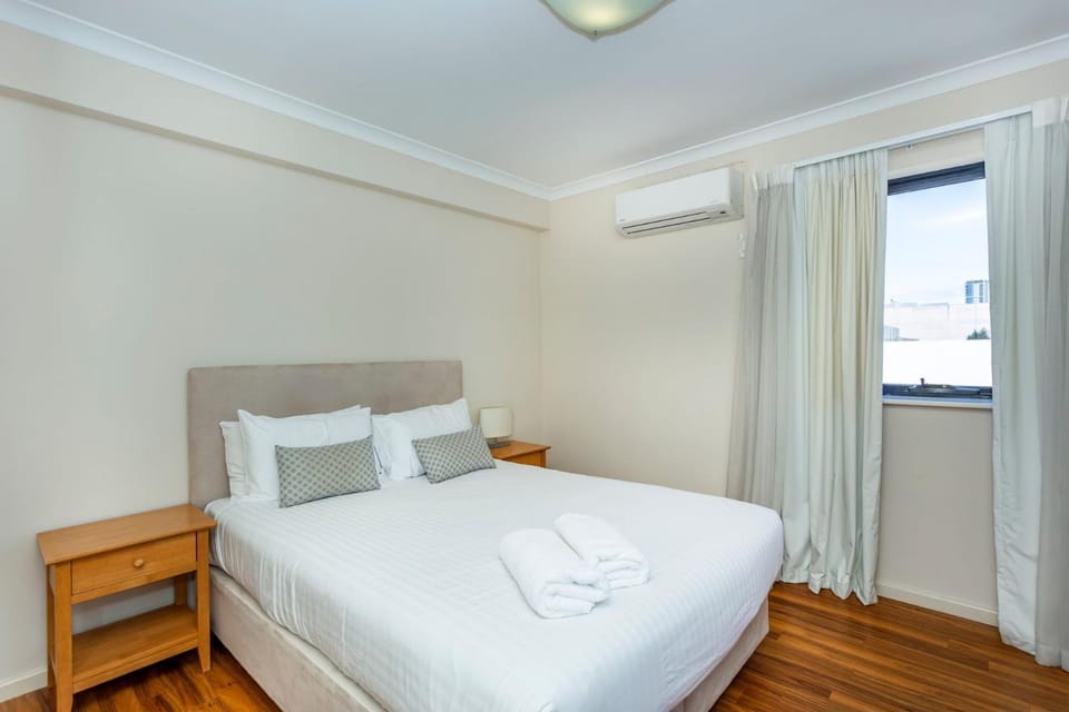 Bedroom, air conditioner