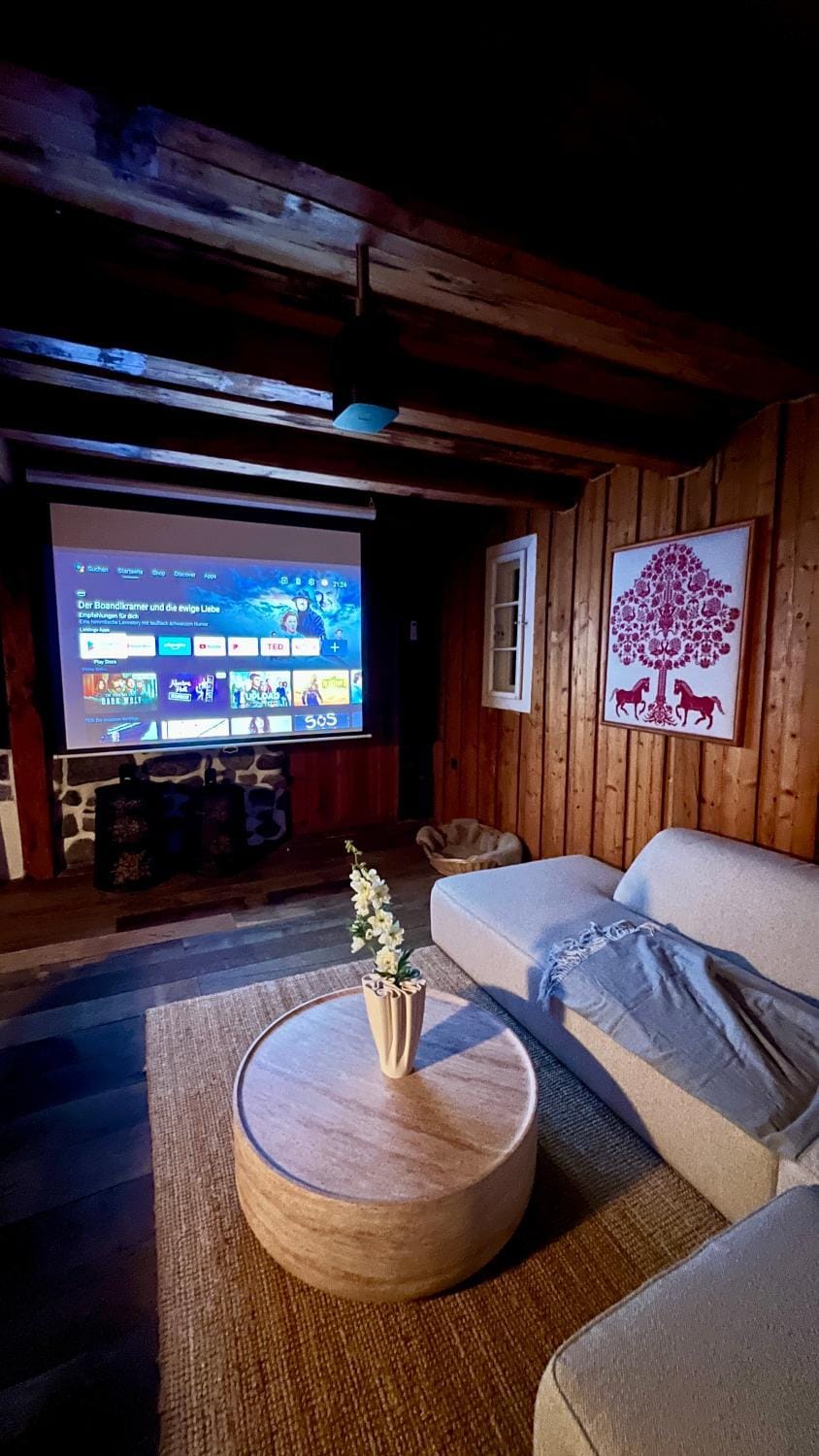 TV and multimedia, Living room, Seating area, Evening entertainment