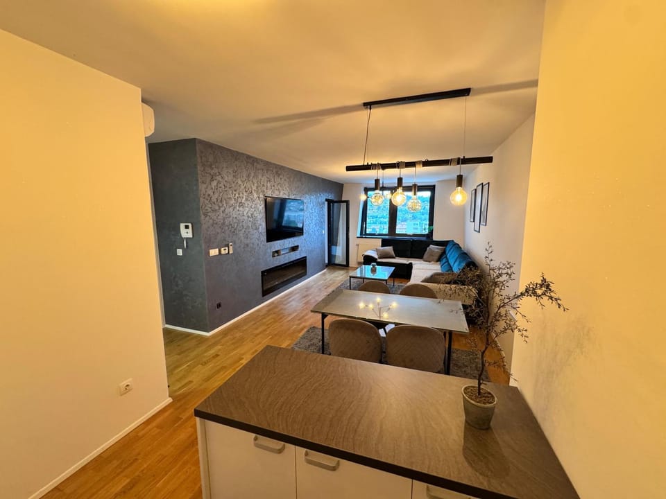 Kitchen or kitchenette, Dining area, oven