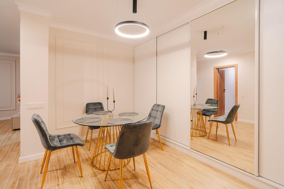 Seating area, Dining area