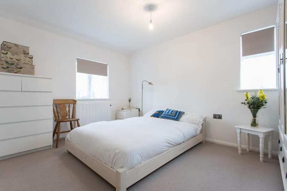 Bed, Photo of the whole room, Bedroom, heating, internet, wardrobe