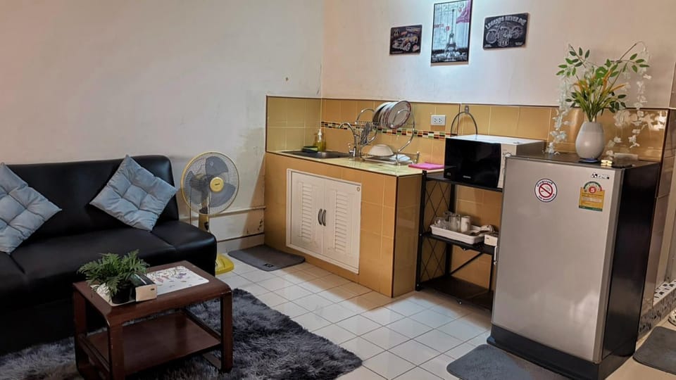 Popular Muang Thong Condo,Building 5 Apartment in Bangkok