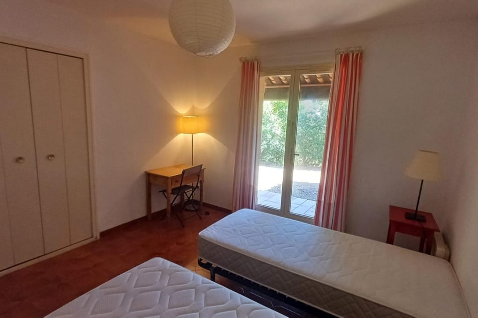 Family villa in wooded estate near the sea House in Saint-Raphael