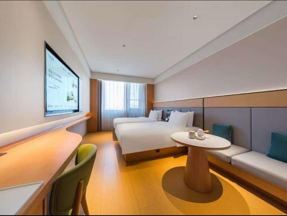 Bed, Living room, Photo of the whole room, Seating area, Bedroom