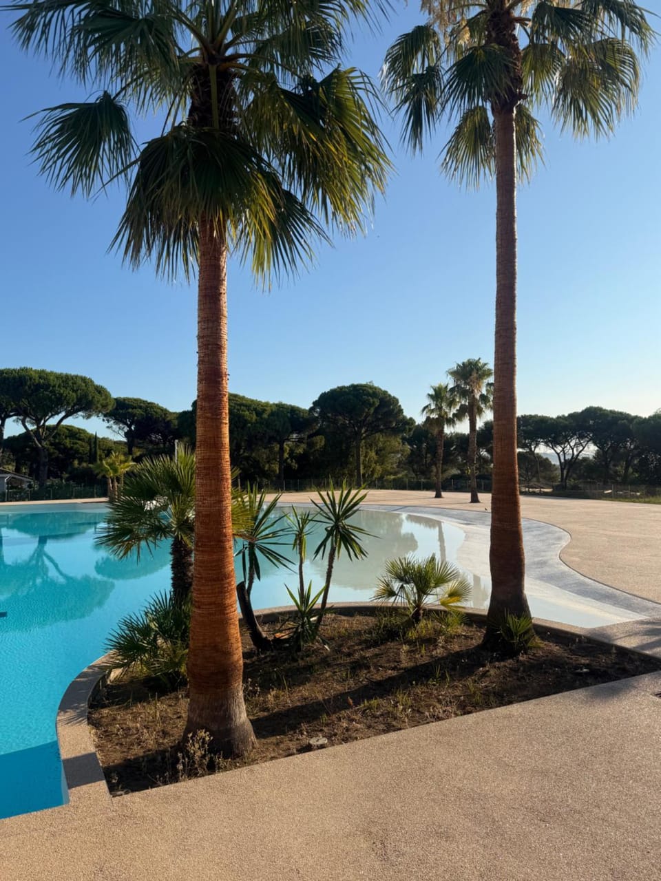 Stone & bamboo Chalet in Gassin