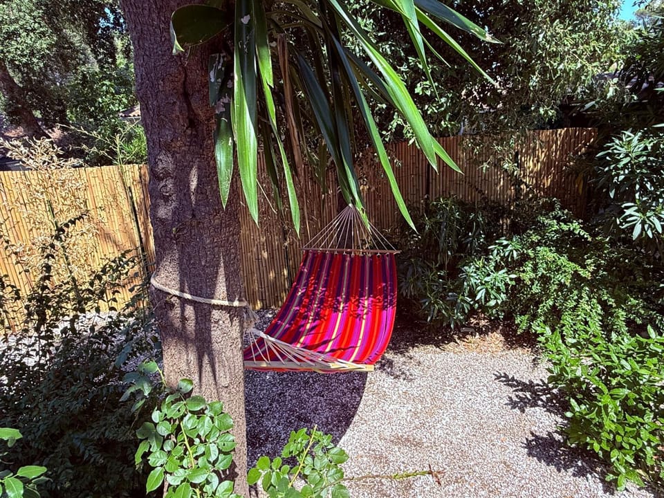 Stone & bamboo Chalet in Gassin