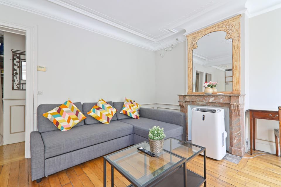 Living room, Seating area, air conditioner