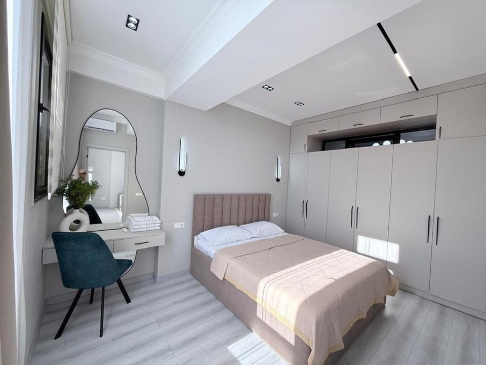 Bed, Photo of the whole room, Bedroom, wardrobe