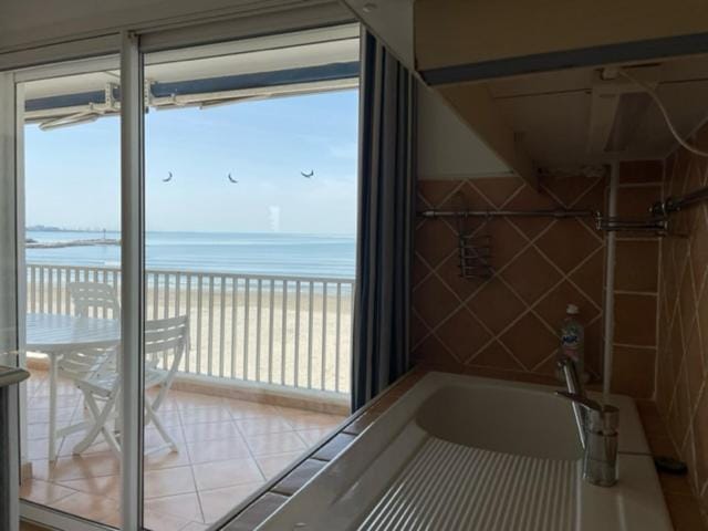 Résidence C2M Appartement sur plage Grau du Roi Apartment in Le Grau-du-Roi