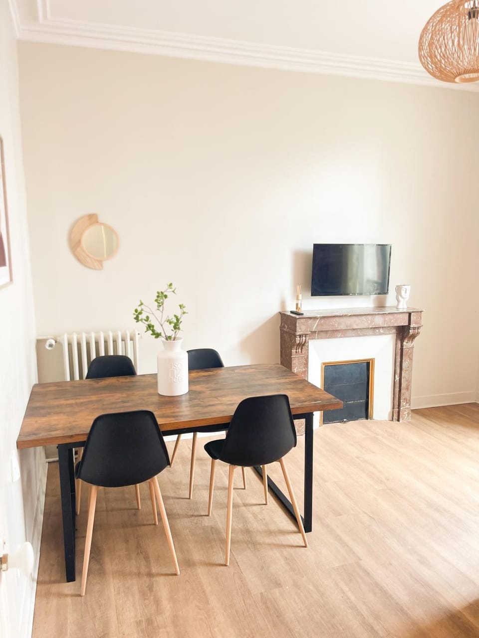 TV and multimedia, Living room, Dining area