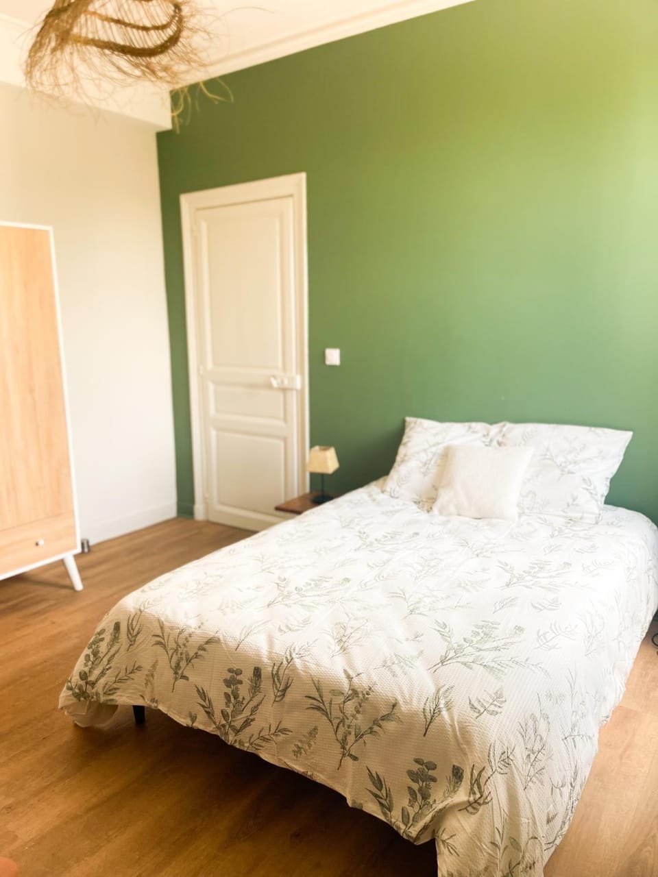 Bed, Photo of the whole room, Bedroom, wardrobe
