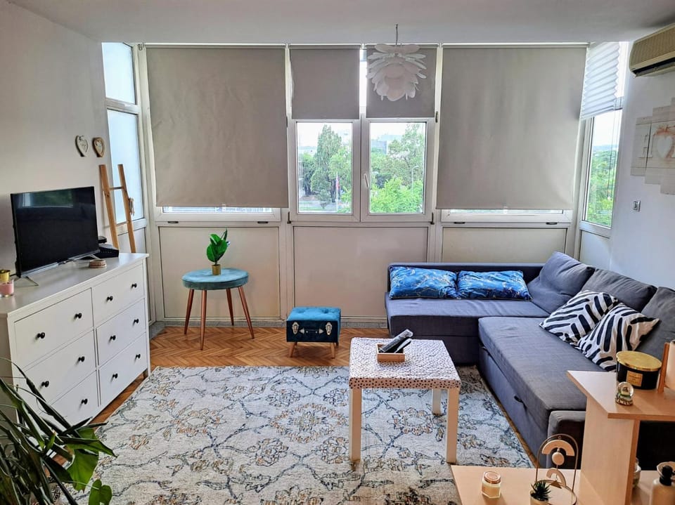 Communal lounge/ TV room, Bed, Living room
