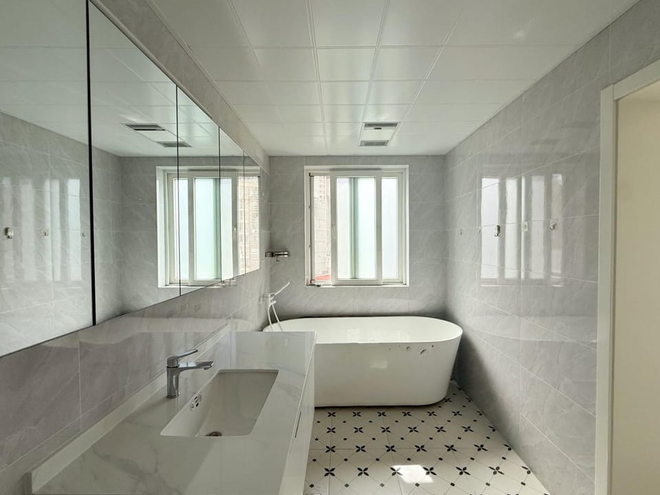 Bathroom, Bath