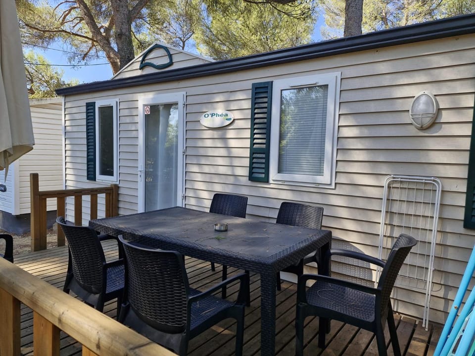 Camping Onlycamp Les Chênes Verts Campground/ 
RV Resort in Provence-Alpes-Côte d'Azur